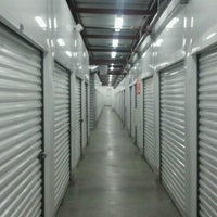 Photo prise au Norwalk Self Storage par Rafael U. le11/17/2012