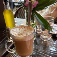 Foto tirada no(a) Caffé Napoli por maurice g. em 5/4/2024