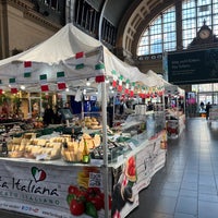 Photo taken at Frankfurt (Main) Hauptbahnhof by Lindsay R. on 9/23/2022