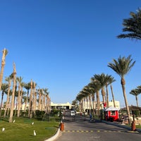 Das Foto wurde bei DoubleTree by Hilton Sharm El Sheikh - Sharks Bay Resort von Eli P. am 12/18/2022 aufgenommen