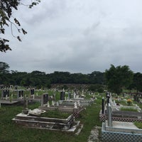Photo taken at Choa Chu Kang Lawn Cemetery by IAN T. on 2/8/2016