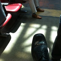 4/14/2013 tarihinde Kofyziyaretçi tarafından Union Station Shoe Shine'de çekilen fotoğraf