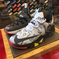 Photo taken at House Of Hoops by Joe on 11/5/2016