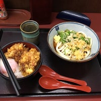 Photo taken at 讃岐釜あげうどん 四代目横井製麺所 日進竹の山店 by Shimon S. on 5/18/2019