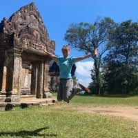 Photo taken at Preah Vihear (เขาพระวิหาร) ប្រាសាទ​ព្រះវិហារ 柏威夏廟 by Elena R. on 11/14/2019