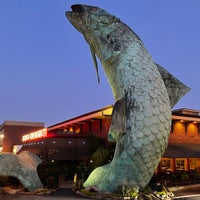 Foto tirada no(a) Atlanta Fish Market por Gregory D. em 5/30/2022