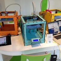 Foto tomada en 3DEA: 3D Printing Pop Up Store  por kHyal™ |. el 12/13/2012