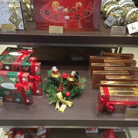 Photo taken at Lindt by André P. on 12/9/2015