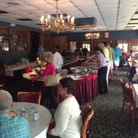 Foto scattata a Chestnut Hill Restaurant and Bar, Inc. da J Cary H. il 4/14/2013
