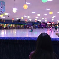 Das Foto wurde bei Palace Roller Skating Rink von Tony F. am 3/24/2018 aufgenommen