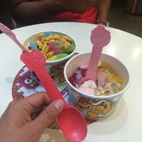 Photo taken at Yogurtland by graceface k. on 7/30/2016