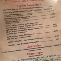 Foto scattata a Angelo&amp;#39;s Italian Restaurant &amp;amp; Pizzeria da graceface k. il 10/10/2017