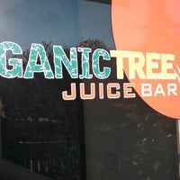 Foto tirada no(a) Organic Tree Juice Bar por Michael Sean W. em 1/14/2015