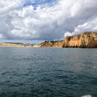 Foto tirada no(a) Marina de Lagos por Oleg A. em 9/26/2012