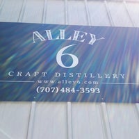 รูปภาพถ่ายที่ Alley 6 Craft Distillery โดย Adrian Y. เมื่อ 6/3/2017