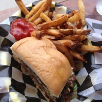 Снимок сделан в Fatty&amp;#39;s Burgers &amp;amp; More пользователем Efren 10/17/2012