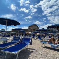 Foto tirada no(a) Raphael Beach ristorante e spiaggia por Roberto M. em 8/24/2022