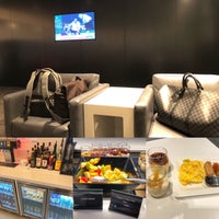 Photo taken at Air New Zealand Koru Lounge by Chad on 1/14/2020