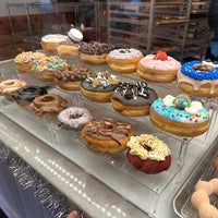 Foto tirada no(a) Gonutz with Donuts por Norm Y. em 12/3/2022
