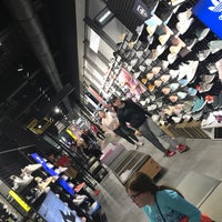 JD Sports - Kuip - 633 visitors