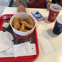 8/18/2017 tarihinde Amaury🔵 R.ziyaretçi tarafından KFC'de çekilen fotoğraf