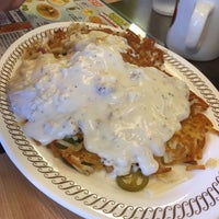Photo taken at Waffle House by Joan L. on 10/8/2016