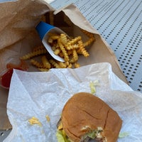 Foto tirada no(a) Great State Burger por Andrew em 9/16/2021