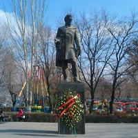 Photo taken at Alexandr Griboyedov statue| Ալեքսանդր Գրիբոյեդովի հուշարձանը by Armine A. on 2/18/2014
