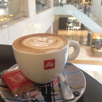 Photo taken at Espressamente illy Café by Pink A. on 6/16/2018