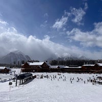 3/27/2023 tarihinde Shawnziyaretçi tarafından Lake Louise Ski Area &amp;amp; Mountain Resort'de çekilen fotoğraf