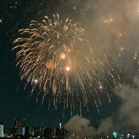 Photo taken at Adachi Fireworks by よはいむ ☕. on 7/20/2019