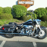 Foto tomada en Harley-Davidson of Southampton  por robbie t. el 5/21/2013