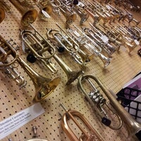9/29/2012 tarihinde Bradley S.ziyaretçi tarafından Dillon Music - Brass Store'de çekilen fotoğraf
