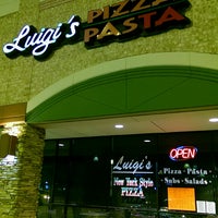 Снимок сделан в Luigi&#39;s Pasta &amp; Pizzeria Restaurant пользователем Buddy C. 1/11/2017