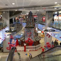 Das Foto wurde bei Centro Commerciale La Romanina von Pamela D. am 1/8/2017 aufgenommen