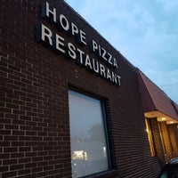 Foto tomada en Hope Pizza Restaurant  por Tracey M. el 8/11/2018