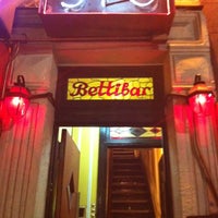 รูปภาพถ่ายที่ Bettibar โดย Jessica เมื่อ 12/5/2012