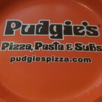 Снимок сделан в Pudgie&amp;#39;s Pizza, Pasta, &amp;amp; Subs пользователем Debbie N. 5/25/2013