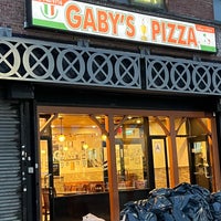 Foto tomada en Gaby&amp;#39;s Pizza  por Kelly el 8/22/2022