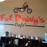 Foto tomada en Fat Daddy&amp;#39;s Cafe  por Danielle el 9/21/2012
