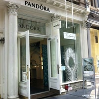 รูปภาพถ่ายที่ Pandora Jewelry โดย J เมื่อ 9/13/2013