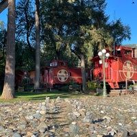 Photo taken at Featherbed Railroad Bed &amp;amp; Breakfast by Yosef Y. on 10/9/2022