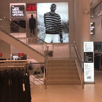 Photo taken at H&amp;M by Hyojin Y. on 7/19/2018