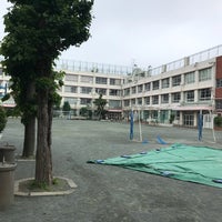 Photo taken at 目黒区立向原小学校 by Mittyoi A. on 5/13/2018
