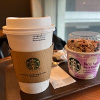 Photo taken at Starbucks by Mittyoi A. on 8/13/2022