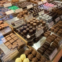 2/9/2020에 Michael님이 teuscher Chocolates - Rockefeller Center에서 찍은 사진