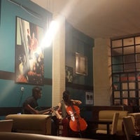 11/8/2013에 Ayhan A.님이 Mavi Siyah Kafe Kültür Sanat에서 찍은 사진