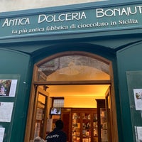 Foto diambil di Antica Dolceria Bonajuto oleh Ivan S. pada 9/16/2021