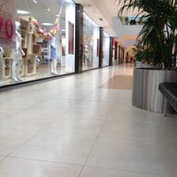 Foto tirada no(a) Oradea Shopping City por Laurenţiu R. em 5/31/2012