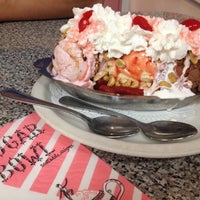 Das Foto wurde bei Sugar Bowl Ice Cream Parlor Restaurant von Karen G. am 3/24/2012 aufgenommen